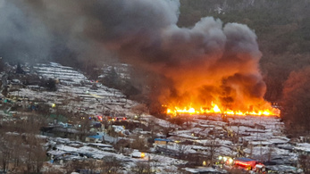 Lángokban Szöul nyomornegyede, százakat evakuáltak