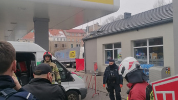 Felrobbant egy Mol-benzinkút üzemanyagtartálya Lengyelországban