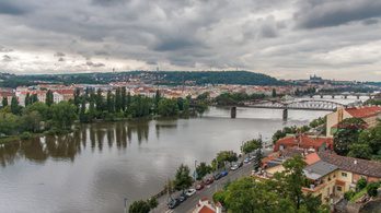 Lebonthatják Prága egyik leghíresebb látványosságát