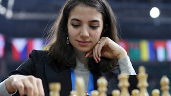 Nem visel többé hidzsábot a sakkozónő, akinek el kellett menekülnie Iránból