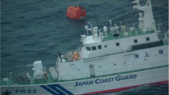 Teherhajó süllyedt el Japán partjainál