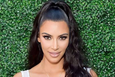 A 42 éves Kim Kardashian smink nélküli videója: így néz ki, ha nincs rajta festék