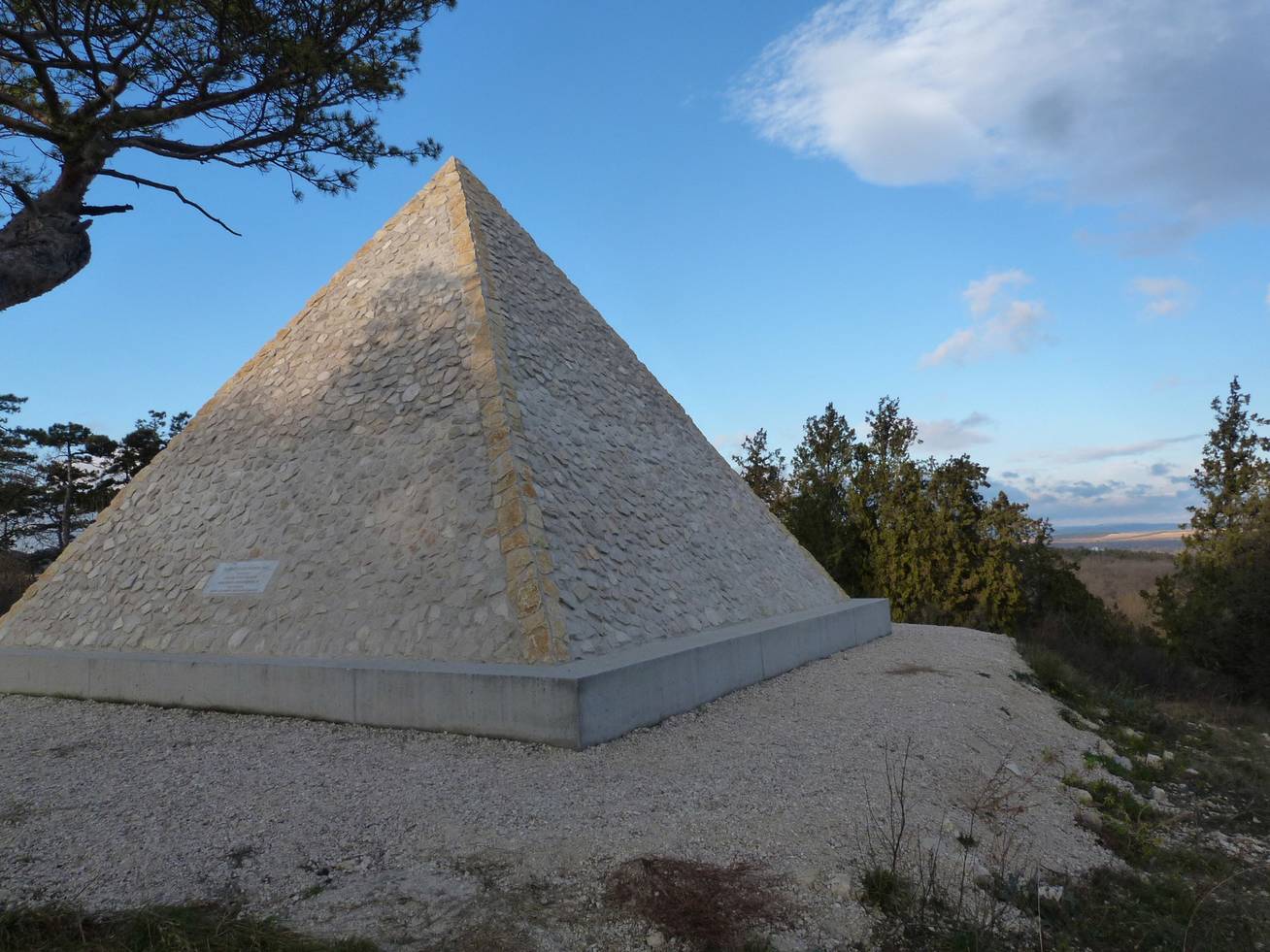 iszkaszentgyorgy piramis
