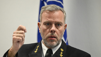 NATO-tisztségviselő: A szövetség készen áll a közvetlen konfrontációra Moszkvával