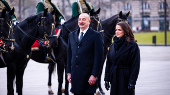 Novák Katalin a Sándor-palotában fogadta az azeri elnököt