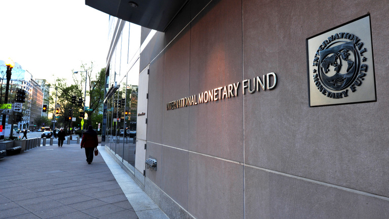 Az IMF javított az idei, de rontott a jövő évi előrejelzésén