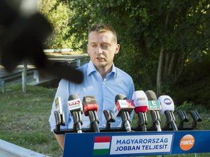 Két és félmillió levelet küld a Fidesz