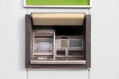 Végre itt a változás: sokan örülnek a bankautomatákat érintő módosításnak