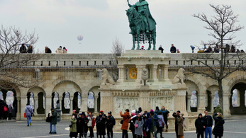 Elözönlötték a turisták Magyarországot