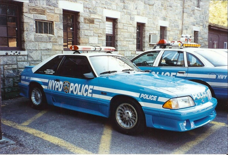 Majdnem 30 évig használták a kék alapon fehér feliratos autókat… (fotó: NYPD)
