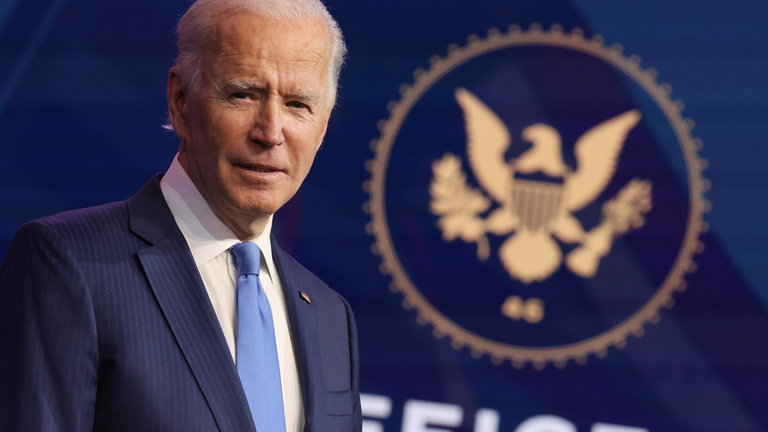 Joe Biden szerint veszélyeztetné a civileket a kínai léggömb lelövése