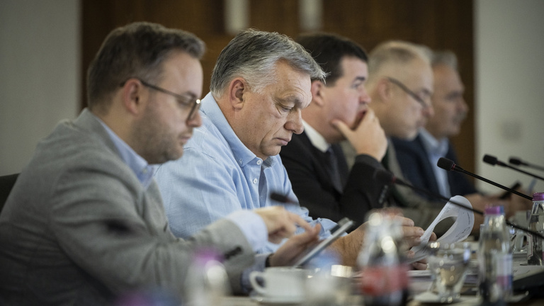 Elkezdődött a magyar kormány rendkívüli ülése