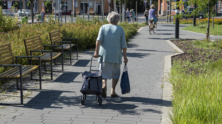 Rossz hír érkezett a dolgozó magyar nyugdíjasoknak