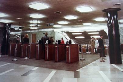 Ilyen volt a metrózás 50 évvel ezelőtt: ellenőrök helyett modern kapuk várták az utasokat