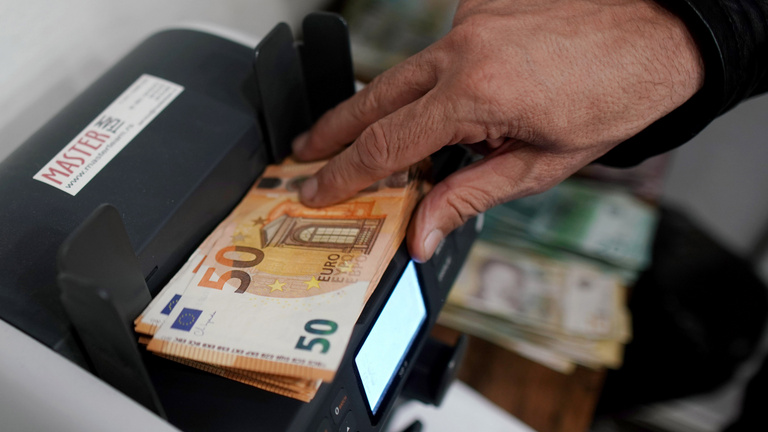 A magyar minimálbér távolodik Európától, de már Romániától is
