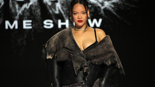 A nap képe: Rihanna várandósan adott extrém koncertet a Super Bowlon