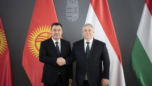 Orbán Viktor a kirgiz államfővel találkozott