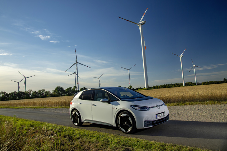 Szén-dioxid kibocsátás szempontjából a megújuló energiával hajtott elektromos autónak nincs alternatívája 