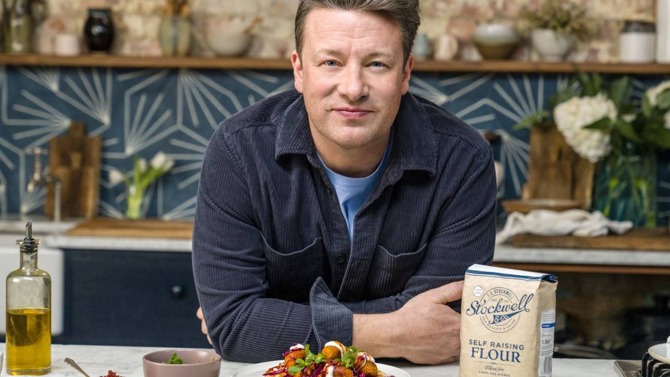 Jamie Oliver megmutatta feleségét: már 31 éve bolondul Joolsért