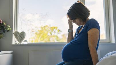 Életképtelen magzat megszülésére köteleznek egy nőt: a gyermek halála biztos
