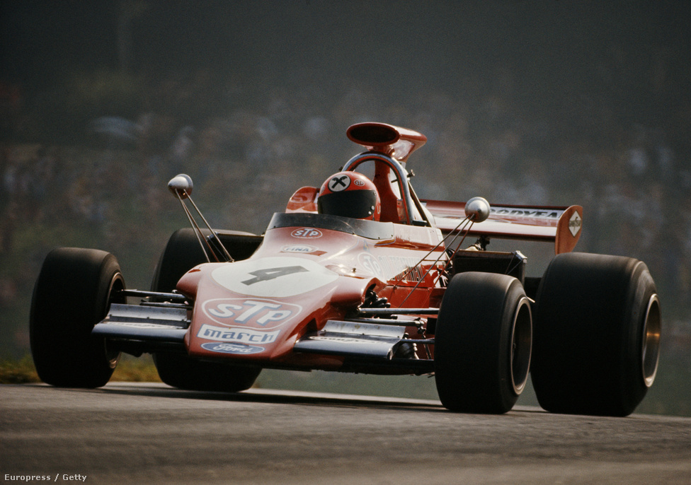 1972, Lauda a March-ban. Semmire nem ment vele, de legalább 12 futamon el tudott indulni abban a szezonban. Idény közben szállt ki a csapnivaló kocsiból. Első állandó F1-autójába, egy Marlboro-BRM-be bankkölcsönnel vásárolta be magát, de egy ötödik helynél többet nem sikerült elérnie az istállónál. Pocsék autó volt, de már Forma-1-es