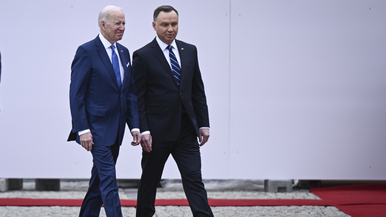 Miért Varsóban tölti az ukrajnai háború évfordulóját Biden?