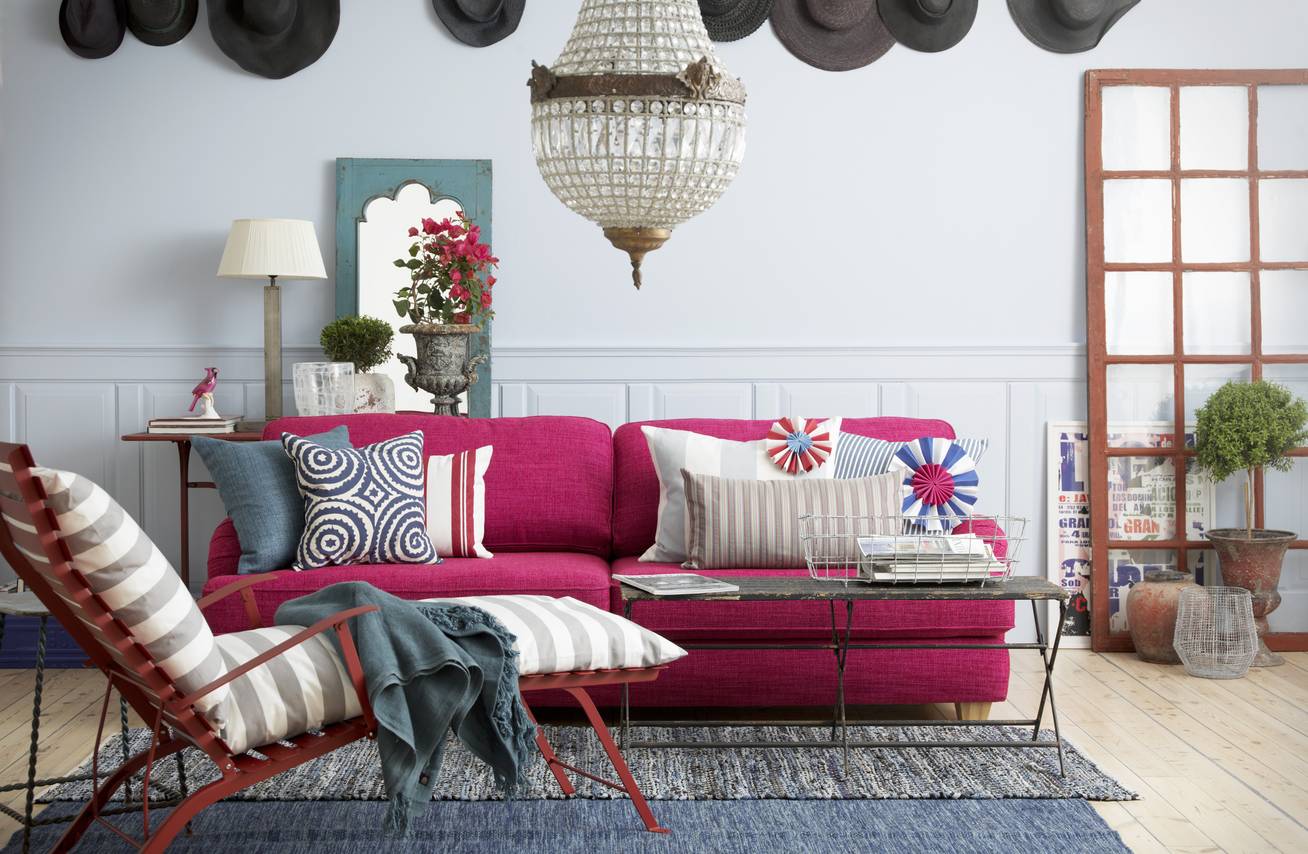 living4media 12274241 HiRes Pink sofa in colourful living room