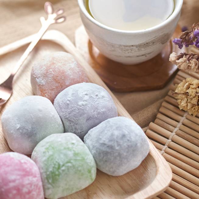 Így készül a japánok világhírű édessége, a mochi: tetszés szerint ízesítheted