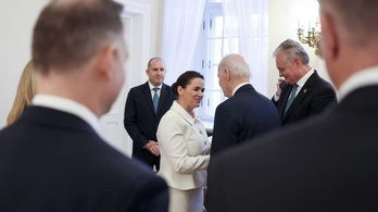 Varsóban egymás szemébe nézett Novák Katalin és Joe Biden