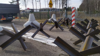 Lengyelország barikádokat állít a Belarusszal közös határai mentén