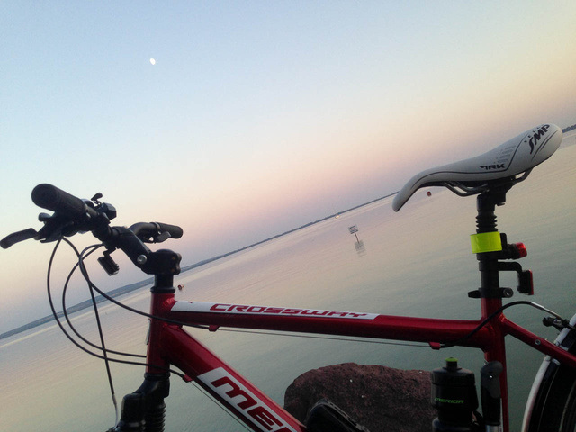 A biciklis pályafutásom eddigi csúcsa, a Libás strandig tartó egész napos kirándulás.  Ott figyel a szép új TRK nyereg