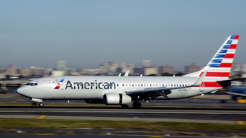 Őrjöngő utas miatt hajtott végre kényszerleszállást az American Airlines járata