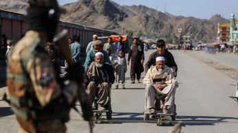 Egy hét után megnyitották a lezárt határátkelőt Afganisztán és Pakisztán között
