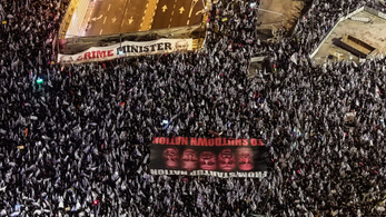Orbán Viktor arcképe is feltűnt a kormányellenes tüntetésen Tel-Avivban