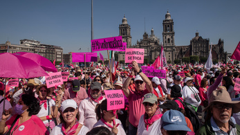 Óriási tüntetések vannak Mexikóban