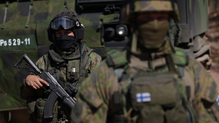Saját fejlesztéseket és erős védelmet hoznak magukkal a svédek és a finnek