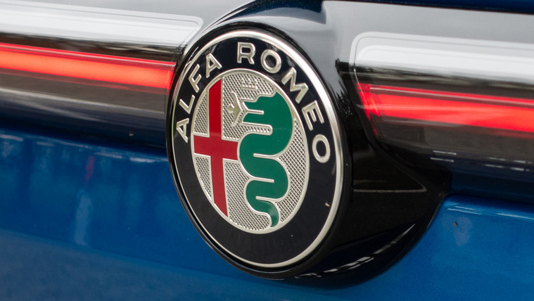 Jóvá sem hagyták, mégis szinte elfogyott az Alfa Romeo új szupersportautója