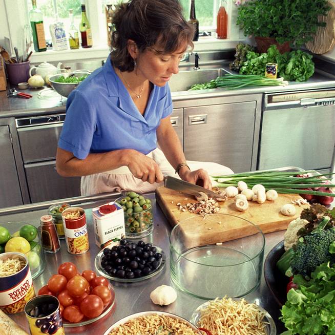 5 tipp, melyek lerövidítik a konyhában eltöltött időt: gyorsabban készül el az ebéd