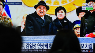 Kim Dzsongun vígan lakomázott, miközben népe éhezik