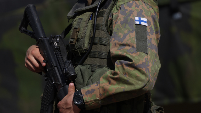 Mit tesznek hozzá a NATO-hoz a svédek és a finnek?