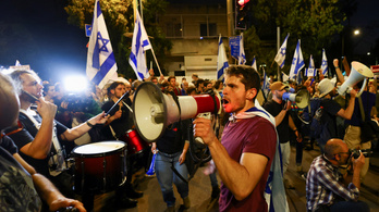 „Izrael nem diktatúra, Izrael nem Magyarország!” – skandálták izraeli tüntetők egy demonstráción