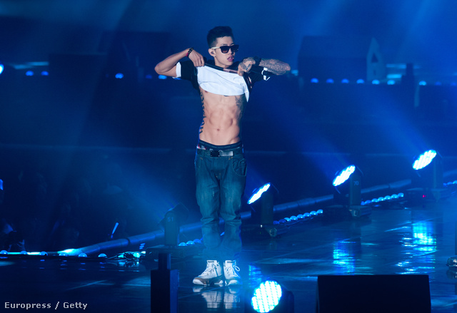 Jay Park a színpadon Szöulban – vetkőzni készül