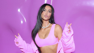 Kim Kardashian bikinis fotóiért rajong az internet és további képek