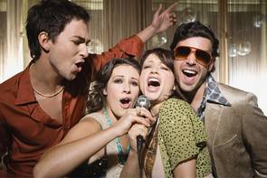 Felismered a legnagyobb karaokeslágereket egyetlen sorból?
