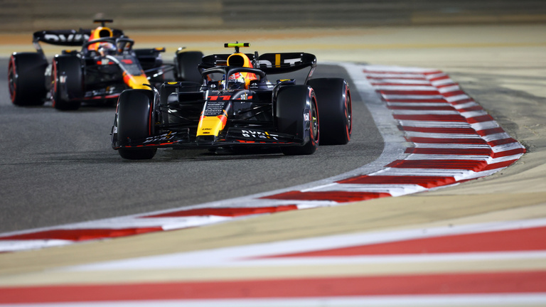 Max Verstappen utcahosszal nyerte az idénynyitó Bahreini Nagydíjat