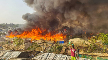 Borzalmas tűz pusztított a menekülttáborban