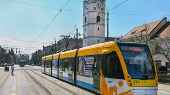 Debreceni polgármester: kétszer olyan drága a villamos, mint a dízel busz