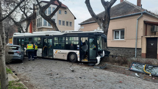 Súlyos autóbusz baleset történt Szegeden, több mint tízen megsérültek