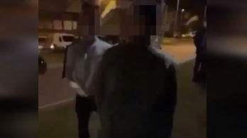 Szörnyű videón, ahogy megvernek egy fiatalt egy győri szórakozóhely előtt