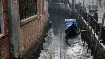 Kiszáradtak Velence csatornái